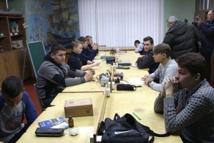 Юні радіоаматори Маневиччини - кращі в області