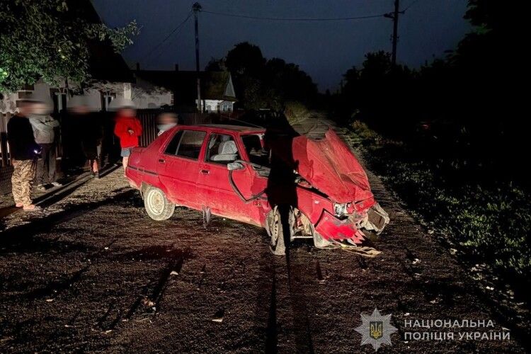 На Волині п'яний водій «Славути» врізався в паркан