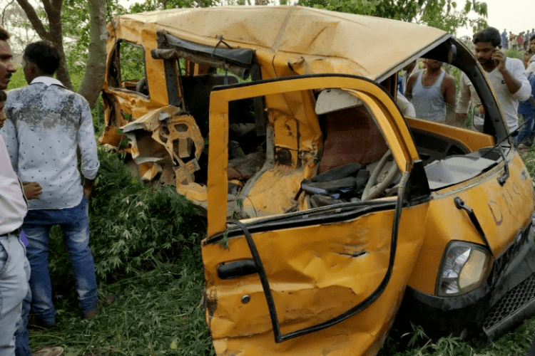 В Індії потяг протаранив шкільний автобус: загинули 13 дітей