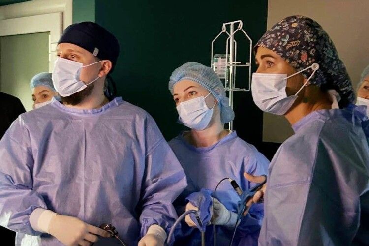 Львівські хірурги успішно прооперували пацієнтку з рідкісною патологією