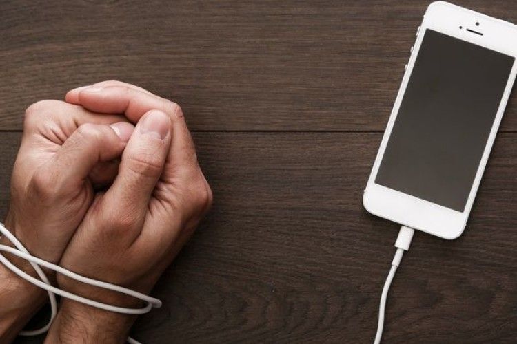 За відмову від смартфона заплатять 100 тисяч доларів