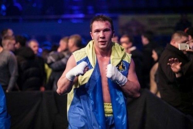Українець Тарас Неудачин успішно дебютував на професійному рингу (відео)