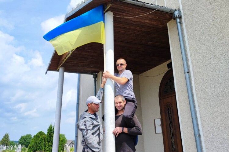 Тепер у волинському селі Борочиче є два легендарні синьо-жовті знамена. Перше вивісили  над селом у 1989 році...
