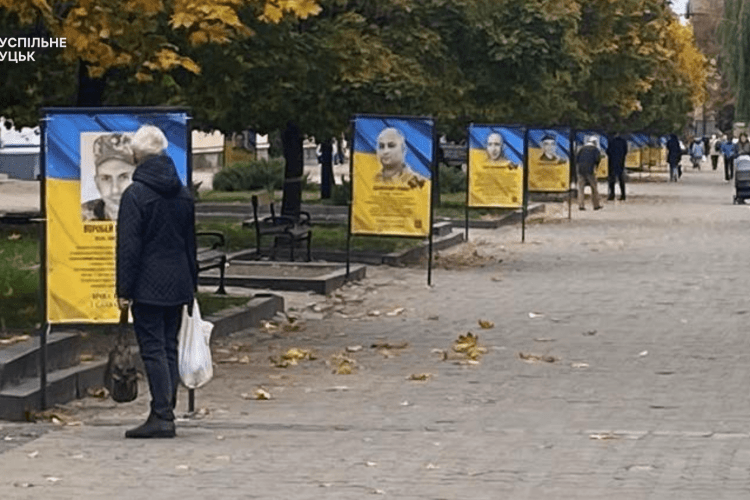 У Ковелі замінять тимчасові банери з портретами загиблих Героїв