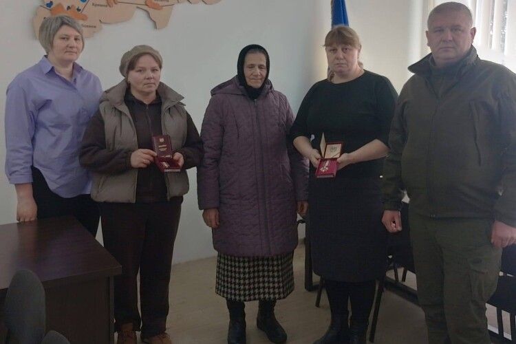 Вдовам загиблих на війні волинян вручили нагороди