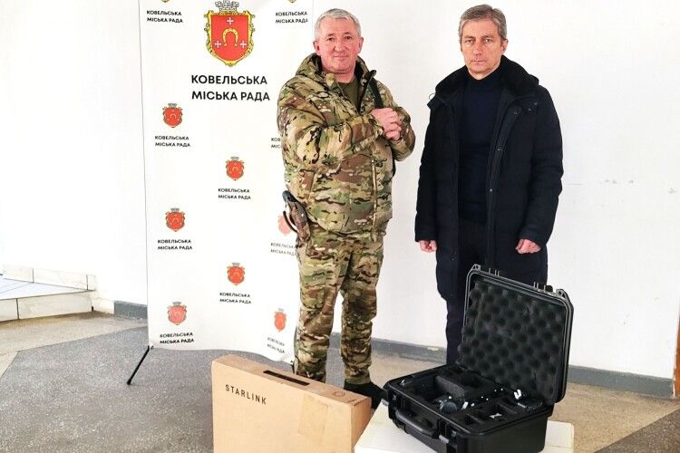 Очільник громади з Волині передав необхідне обладнання на передову