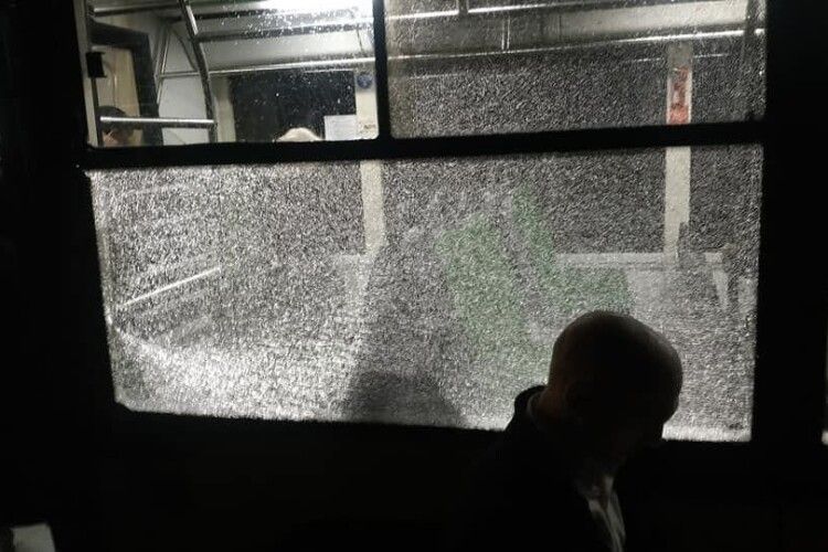 У Львові невідомі обстріляли пасажирський автобус 