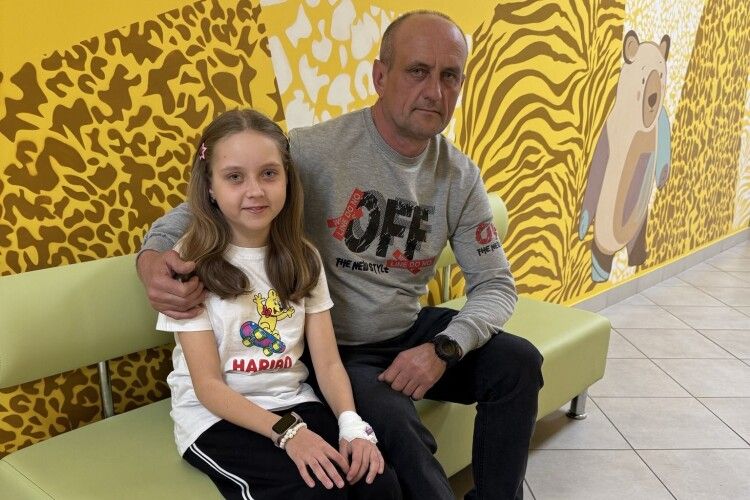 Батько дав життя двічі: захисник з Волині став донором для своєї донечки