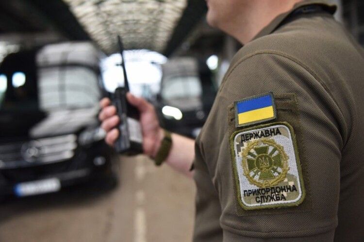 На кордоні з Польщею запроваджують біометричний контроль – черги можуть збільшитися