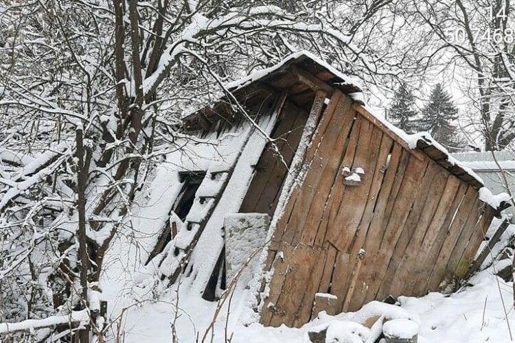 Лучани попросили муніципалів знести старі сараї (Фото)
