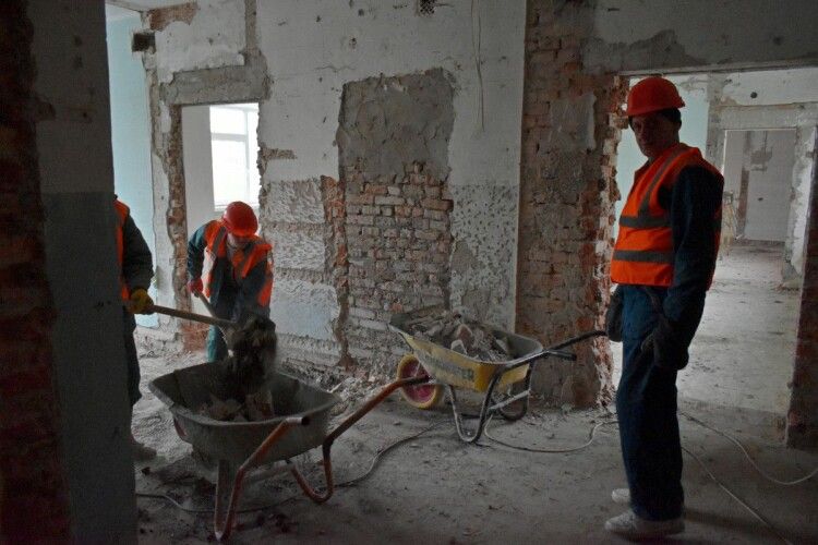 У Луцьку реконструюють учбовий корпус під житло для внутрішніх переселенців