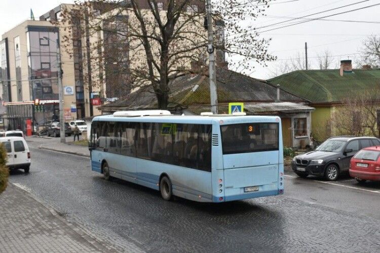 У Луцьку на маршрут, який просили мешканці громади, виїхали нові автобуси 