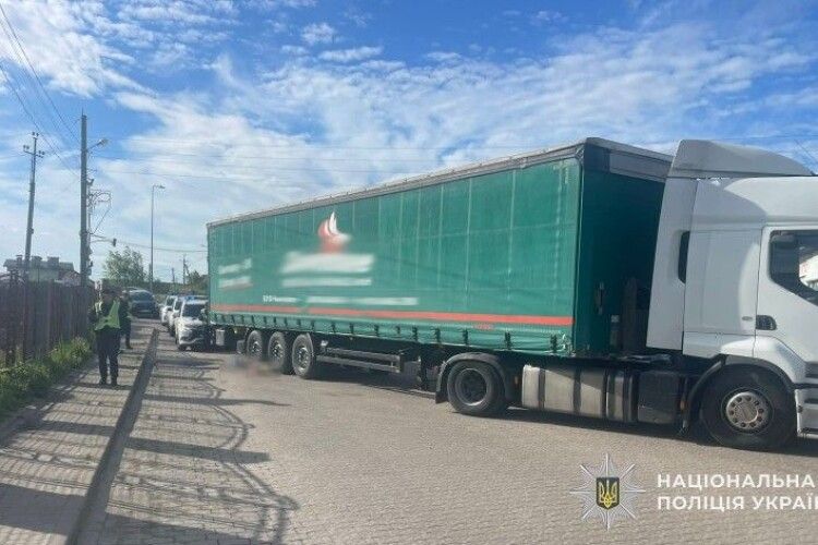 На Львівщині водій вантажівки на смерть збив 80-річну жінку