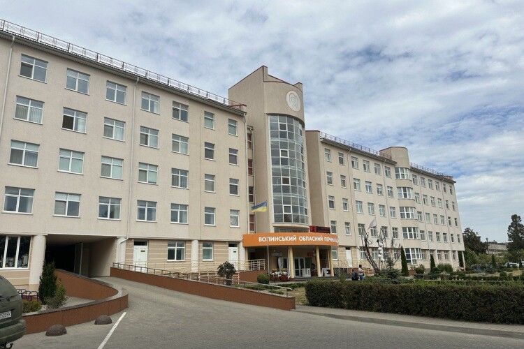 В одному будинку обласного центру Волині за 6 років народилося 5 трієнь