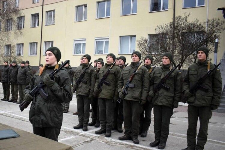 Новобранці Національної гвардії Луцька отримали штатну бойову зброю
