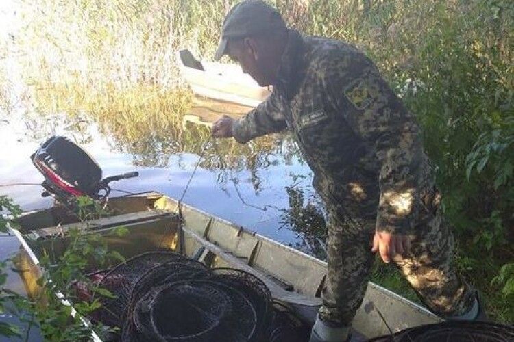 На водоймах волинського нацпарку знайшли браконьєрські сітки та оштрафували порушників