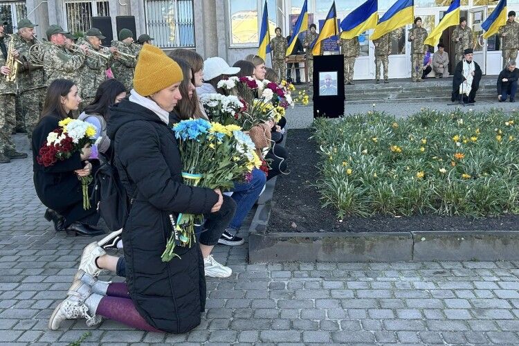 Пішов на фронт у 21 рік: в Ковелі попрощались із загиблим Героєм Марком Данилюком