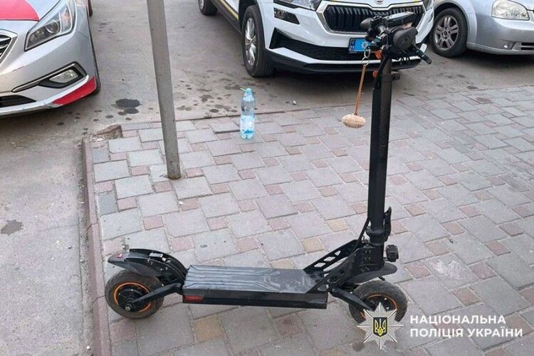 У реанімації на Хмельниччині помер 11-річний школяр після падіння з електросамоката