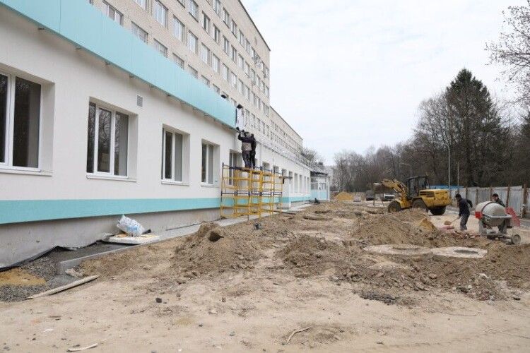 Як ремонтують Луцьку міську клінічну лікарню (Фото)