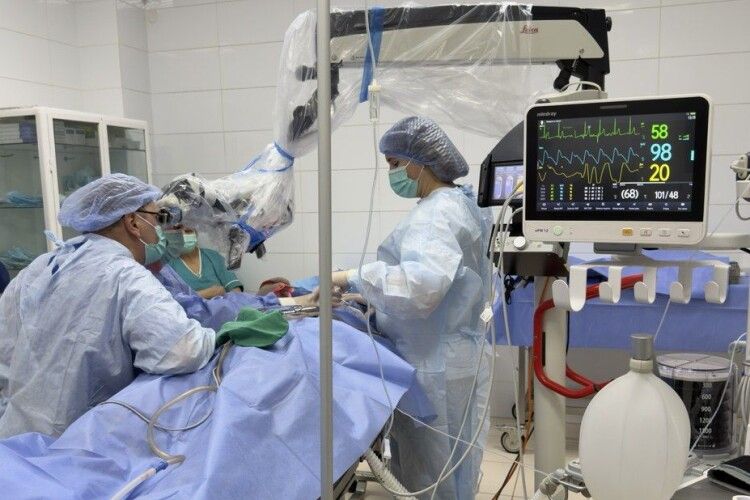 Повернути світ звуків: як волинські лікарі рятують слух маленьких пацієнтів