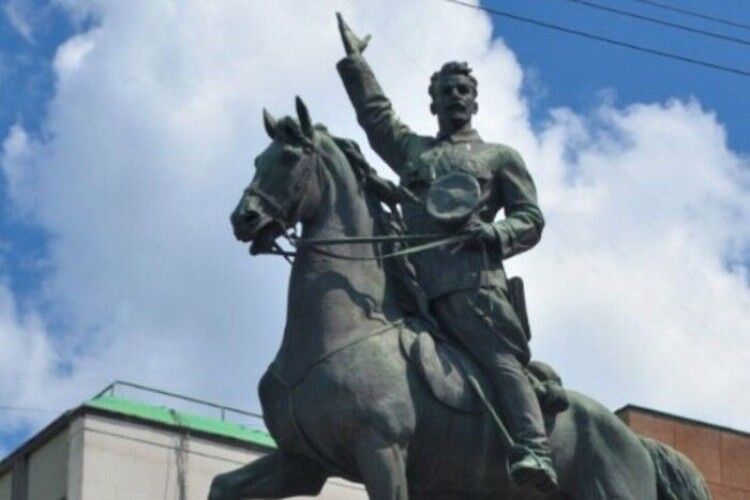 Кінь, але без Щорса: Мінкульт вигадав, як декомунізувати відомий київський пам'ятник
