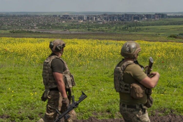 ЗСУ просуваються біля Бахмута попри підкріплення ворога, - Міноборони