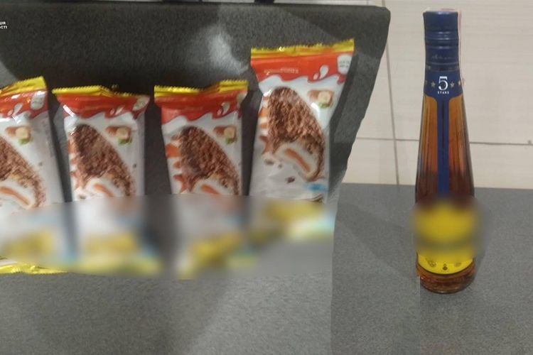 І випити, і закусити на дурняк хотів 