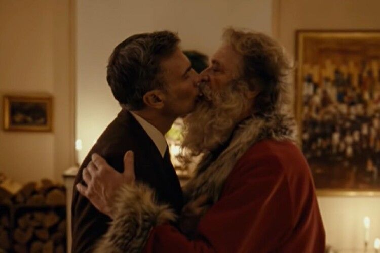 Вже й із Санта Клауса зробили гея (Відео)