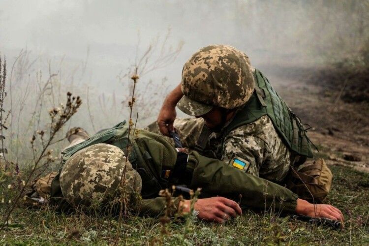 Зведення штабу ООС: путінський снайпер застрелив захисника України...
