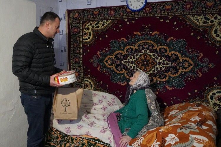 90 років мудрості та любові: волинянку-довгожительку привітали з ювілеєм