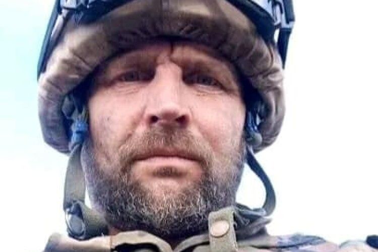 На Волині жителів громади просять живим коридором зустріти загиблого на війні Андрія Кінаха