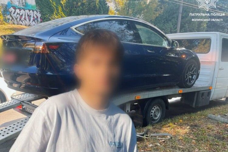 У Луцьку спіймали 17-річного юнака без прав за кермом Tesla