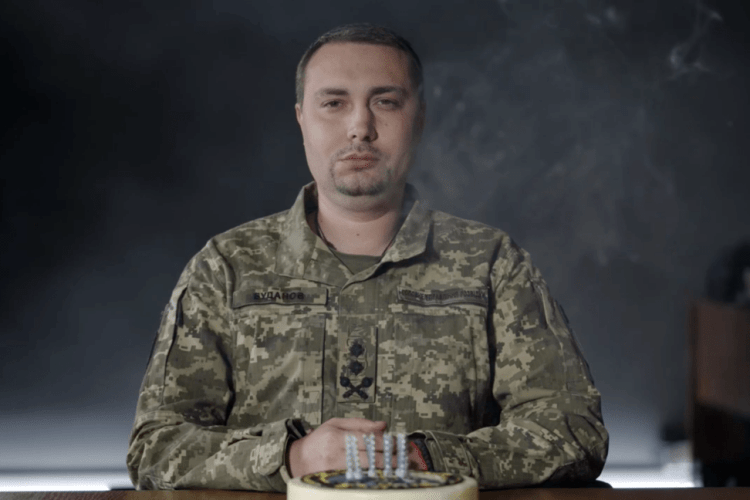 З тортом і вибухами: Буданов ефектно привітав із Днем розвідки (Відео)