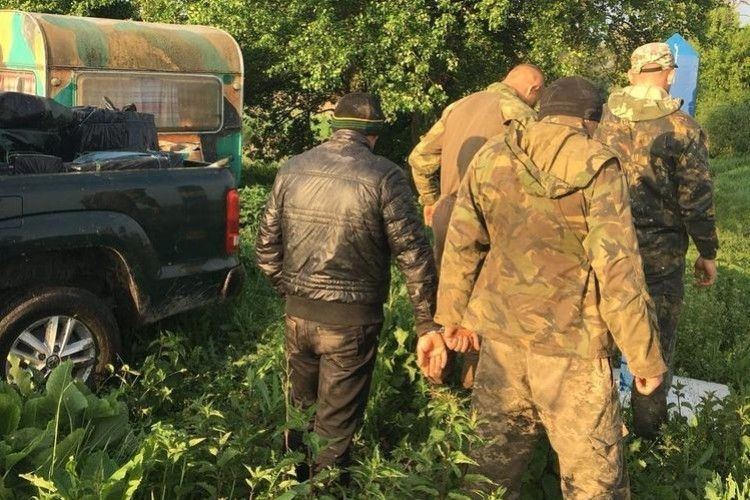 На Волині затримали контрабандистів, які планували переправити до Польщі 12 тисяч пачок сигарет