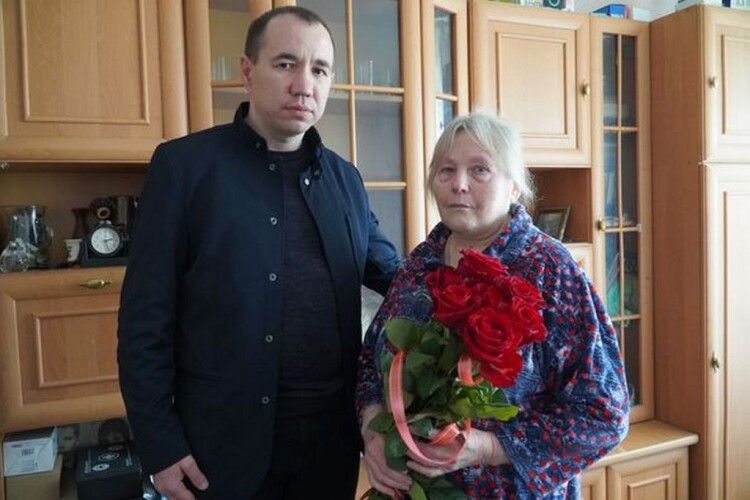 У Володимирі привітали з днем народження маму загиблого захисника 