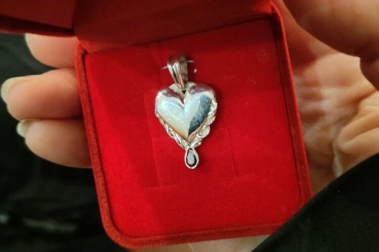 У громаді на Волині дітям полеглих Героїв вручили обереги «Батьківське серце»