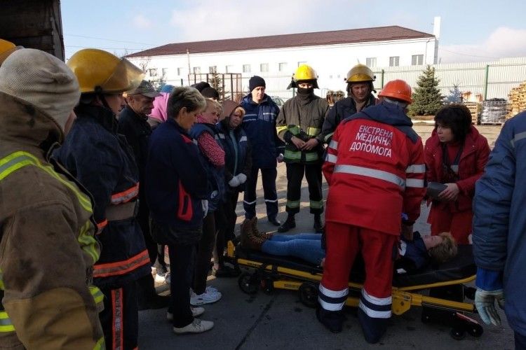 У Нововолинську на фабриці гофротарів рятувальники гасили пожежу