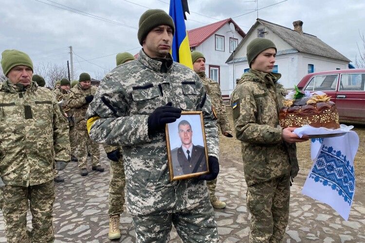 Герої не вмирають: Рівненщина плакала за молодим захисинком (Фото)