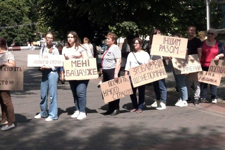 Пропусти ветерана: акція на підтримку поранених бійців у Луцьку