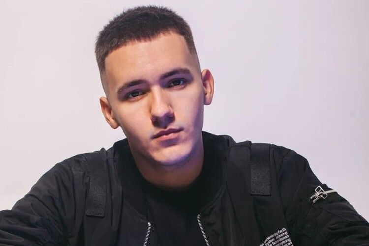 Концерт, на якому виступав волинський співак YAKTAK у день обстрілу Києва, зупинила поліція