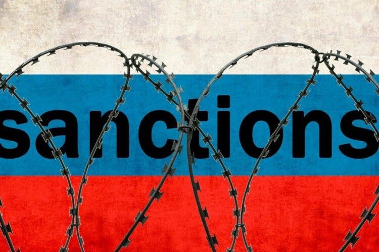 Кладіть у ліфчик поролон: у російських клініках закінчуються грудні імпланти