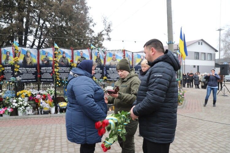 У День Соборності рідні загиблих Героїв Камінь-Каширської громади отримали посмертні нагороди