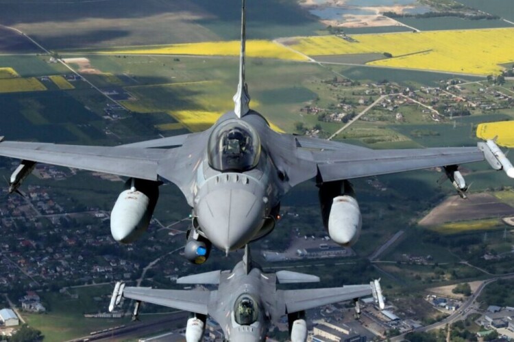 У НАТО показали кадри тренувань українських військових на F-16