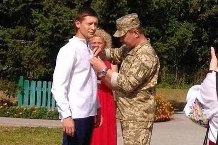 У Гіркій Полонці ветерана АТО нагородили нагрудним знаком