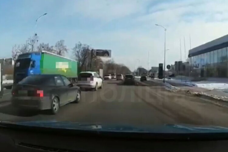 У Львові водій влаштував аварію та втік: з’явилося відео моменту ДТП