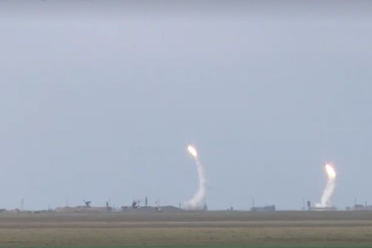 Військові провели масштабні навчання з бойовими стрільбами зенітно-ракетних комплексів (відео)