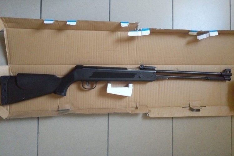 Прикордонники виявили в автобусі «Варшава - Херсон» гвинтівку та пістолет-кулемет