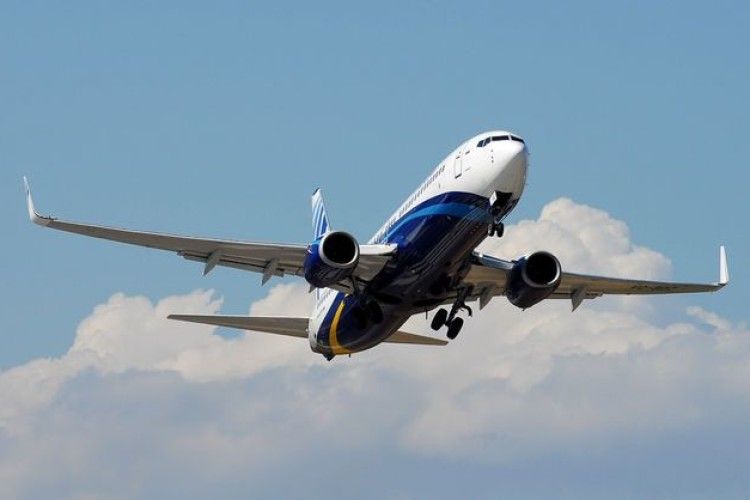 У Росії під час польоту сталася аварійна ситуація з літаком Boeing 737, на борту якого перебували 173 людини