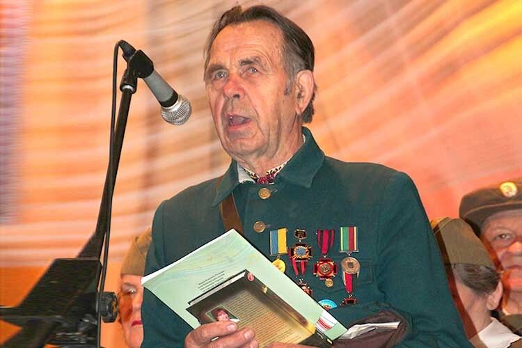 25 РОКІВ ТОМУ «ПОСВІТ»  БОЯЛИСЯ ПУСКАТИ У КЛУБИ