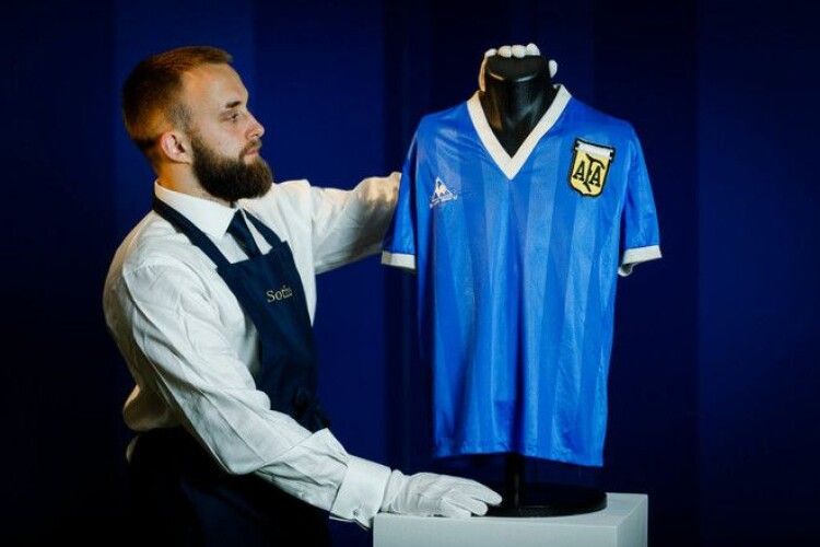Легендарну футболку Марадони продали за 8,5 мільйонів євро